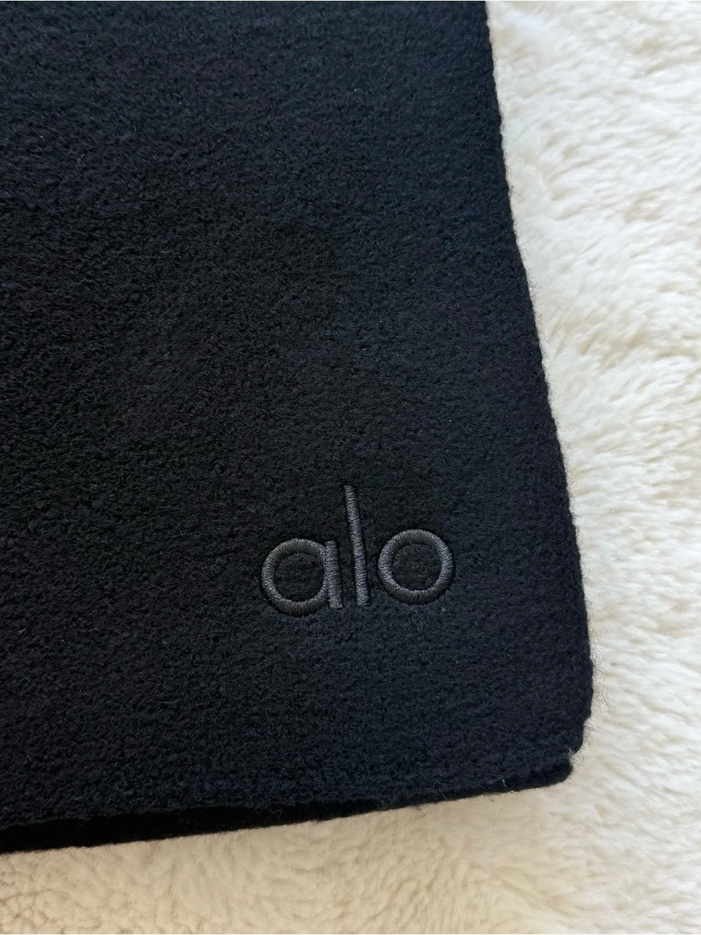 NWT!!! ALO Yoga women wool unisex scarf Retail 180$